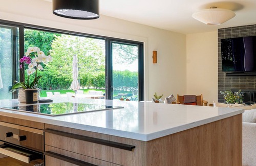 Montauk House | Brand New Renovated Modern Ditch Plains Oasis- One Block Walk to Beach