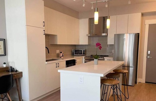 Yorkson Condo | ?Brand New Stylish 1B Suite in Langley?