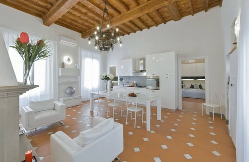 San Lorenzo Apartment | Brand New Stylish and Spacious 3 BR 3 BTH Apt w/made in Italy Furniture