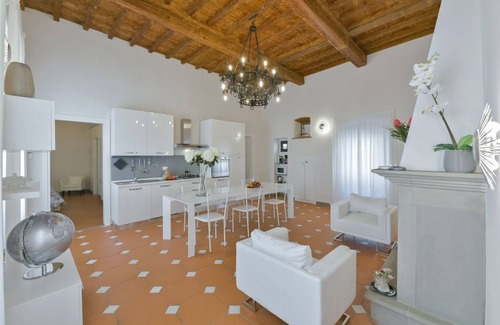 San Lorenzo Apartment | Brand New Stylish and Spacious 3 BR 3 BTH Apt w/made in Italy Furniture