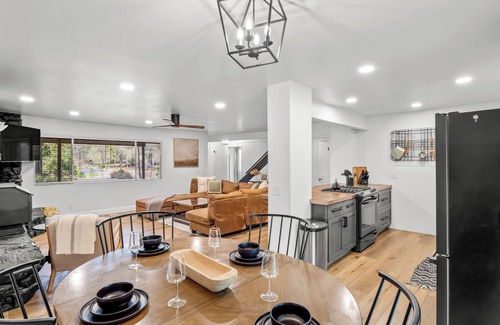 Oakhurst Cabin | Brand New Swim Spa! Game Room! BBQ! 5 Bed:3 Bath!