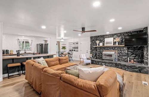 Oakhurst Cabin | Brand New Swim Spa! Game Room! BBQ! 5 Bed:3 Bath!