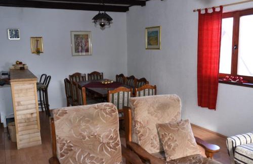 Canton 10 Ski Chalet | Brano