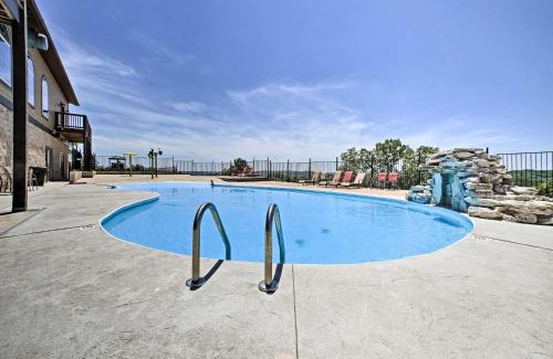 Indian Point Apartment | Branson Condo with Pool Near Silver Dollar City!