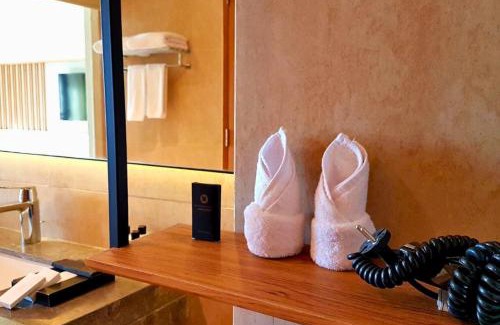Senggigi Villa | Brave The Ocean 1 BR Beach View NE31