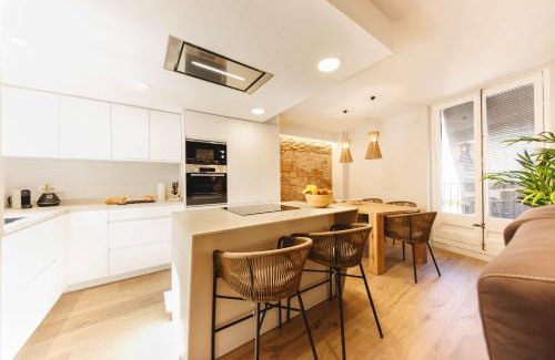 Old Town Apartment | Bravissimo Cort Reial Duplex, Spacious with 3 bedrooms