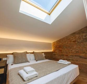Old Town Apartment | Bravissimo Cort Reial Duplex, Spacious with 3 bedrooms