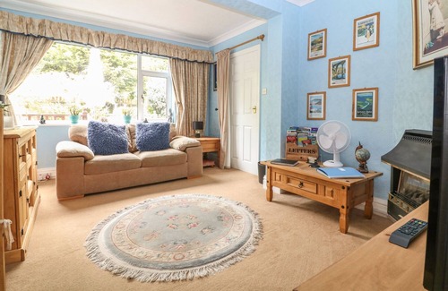 Selby Cottage | BRAYTON RETREAT, pet friendly, with a garden in Brayton