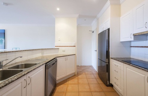 Yamba Apartment | Breakers 1/3, Directly opposite Pippi Beach