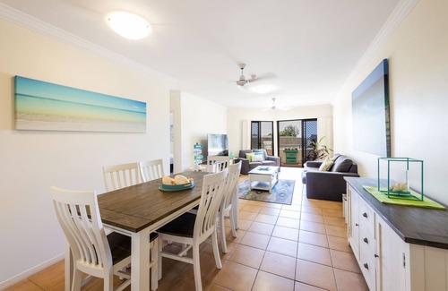 Yamba Apartment | Breakers 1/3, Directly opposite Pippi Beach