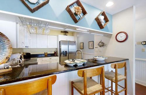 Pine Knoll Shores Apartment | Breakers C-22