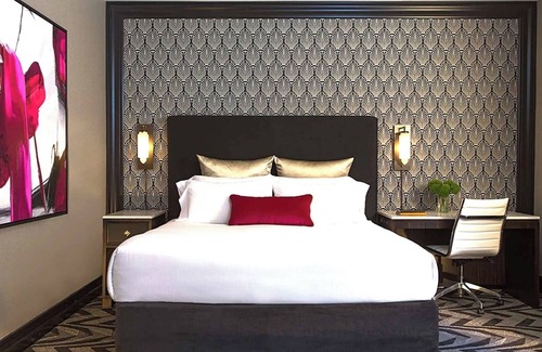 Downtown Chicago Hotel | Breath of Fresh Air! Near Willis Tower and Cloud Gate - The Bean, Pet-Friendly