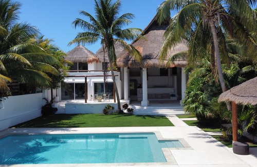 Punta Cancun Villa | Breath taking ocean front Villa, one of a kind in the best beach of Cancun.