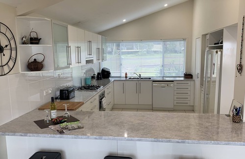 Brisbane Waterfront House | Breath taking views while you Relax on Russell