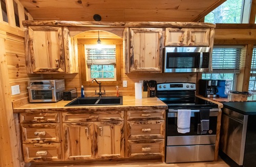 Marshall Cabin | Breathtaking 2BR escape w/scenic views & firepit