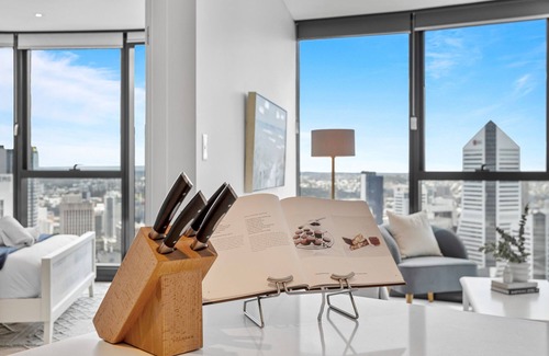 Brisbane Central Business District Apartment | Breathtaking City Views 1-Bed with Pool, BBQ & Gym