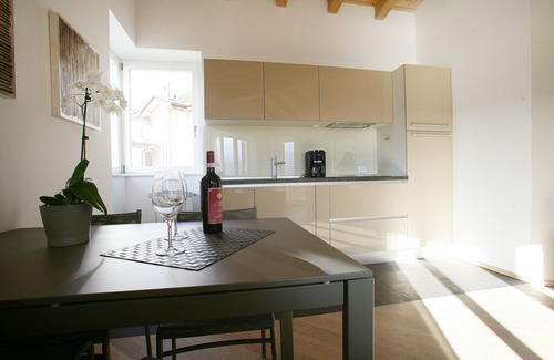 Aer Apartment | BREATHTAKING LAKE VIEW APARTMENT, SAUNA, SWIMMING POOL 6 BEDS
