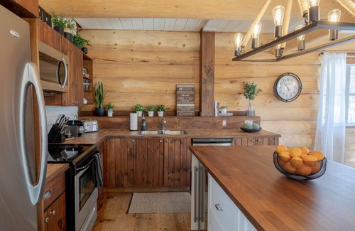 Saint-Faustin-Lac-Carre Ski Chalet | Breathtaking log house w/HotTub - Winter paradise