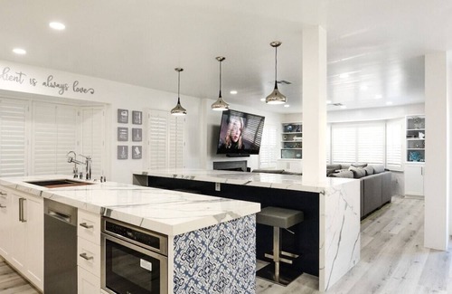 South Redondo House | Breathtaking Luxury Beach House w/Gym, Sauna, BBQ Grill, & Only Steps from Sand