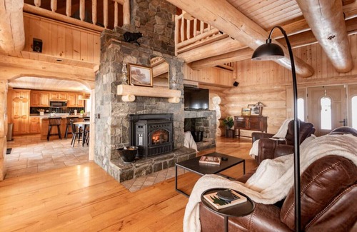 Lovell Apartment | Breathtaking Mountain Getaway - Skiing & Hot Tub