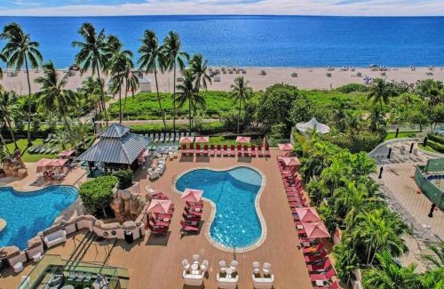 Mid Beach Apartment | Breathtaking resort condo w beach service Unit 908