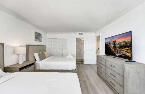 Mid Beach Apartment | Breathtaking resort condo w beach service Unit 908