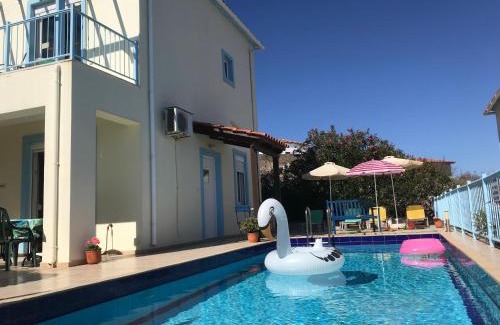 Kefalas Villa | Breathtaking sea and Mountain views with Private pool, Peace full relaxing Villa with WiFi near Shops and Restaurants