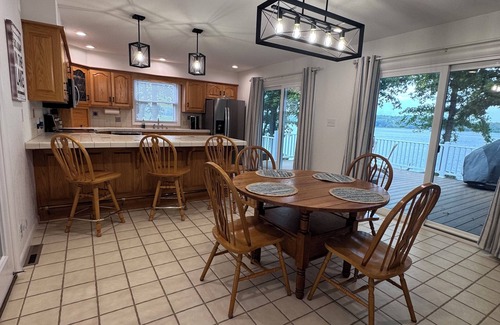 Hardin House | Breathtaking single story 2-bedroom 2-bathroom Kentucky Lake home!