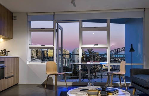 Lavender Bay Apartment | Breathtaking Sydney Harbour Views from Stylish Harbourside Studio
