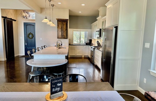 Paluxy House | Breathtaking Texas Hill Country Views - Welcome to the Retreat at the Ridge