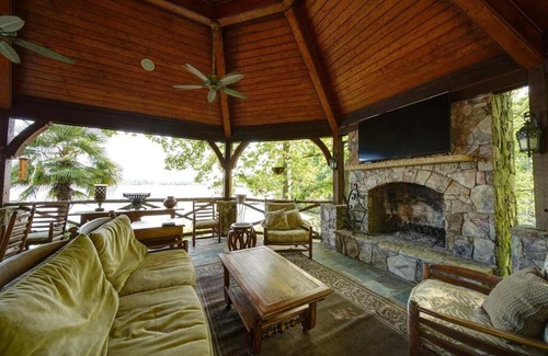 Clover House | Breathtaking View on Lake Wylie 4BR Lakehouse and Dock