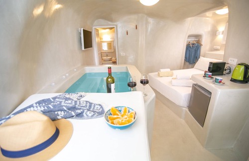 Oia House | breathtaking view with jacuzzi ,fully equiped ,made from scratch