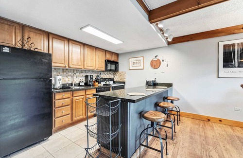 Peak 9 Condo | Breck Getaway: Views, Sauna & Family-Friendly Stay
