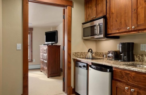 Breckenridge Resort | Breckenridge Grand Lodge Peak 7 Ski In/Ski Out Luxury Condo - New Years Week!