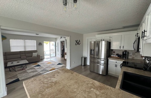 Stuart House | Breezy 4BR w/Golf Clubs + Heated Pool + Tiki Bar