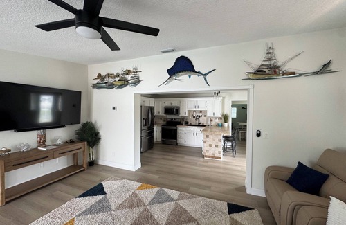Stuart House | Breezy 4BR w/Golf Clubs + Heated Pool + Tiki Bar