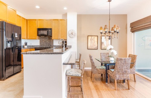 Waikoloa Condo | Breezy, elegant home in a great location with pools, hot tubs & tennis
