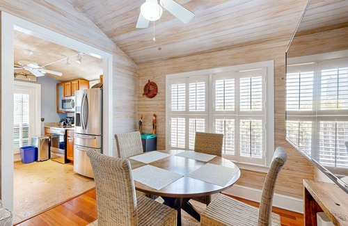 Old Town House | Breezy Florida Home with Shared Pool, Dog & Snowbird-Friendly - Walk to Beach