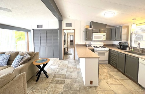 Cudjoe Key Cottage | Breezy Palm 2 bedroom with pool, hot tub, tennis courts, and boat access.