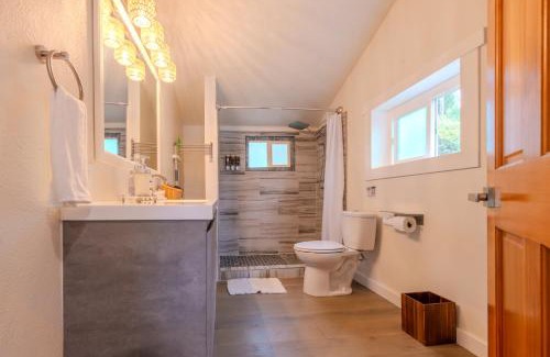 Rollingbay House | Bremerton Waterfront Views
