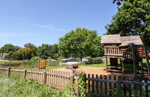 Tavistock House | BRENTOR, family friendly, with a garden in Moortown