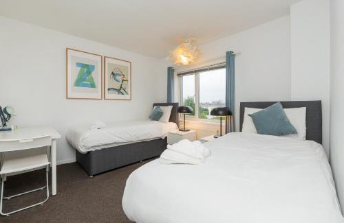 Severn Beach House | Brett Stays - Modern - All Mod Cons - SmartTV - BBQ - Sleeps 8