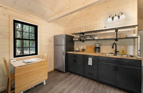 Monson Cabin | Brewery Farm Retreat : Hawthorne