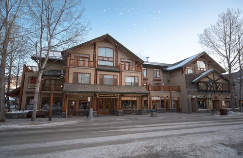 Banff Hotel | Brewster's Mountain Lodge