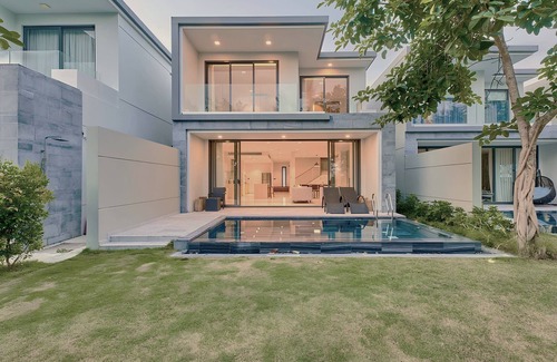 Ngu Hanh Son Villa | BRG GolfView Hideaway w/PrivatePool.3BRVilla.Near Beach.Free PICKUP.Pet Friendly