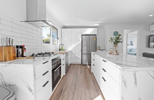Bellara House | Bribie Island Beachside Luxury Holiday House w/Games Room, Pool Table, Aircon