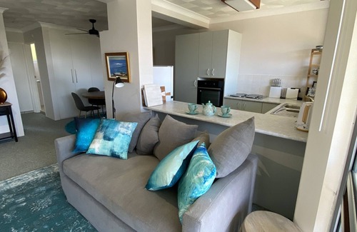 Bongaree Apartment | Bribie Island | Pool & 100 metres to Bongaree Beach and Shops