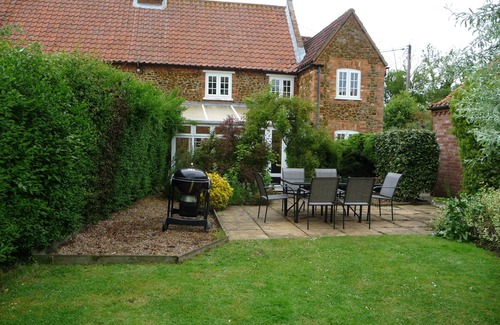 Holme Cottage | Brick and flint pet friendly cottage a short walk to sandy beach and pub
