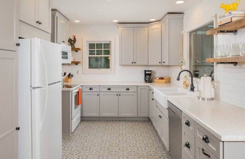 Appleton House | -Brick House Charm - 4 br, 3 bath