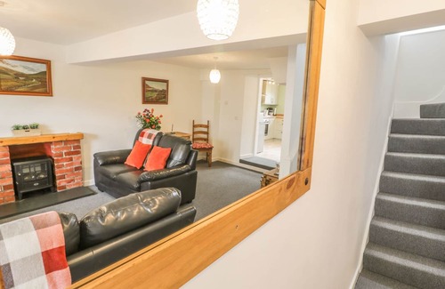 Machynlleth Cottage | BRICKFIELD COTTAGE, family friendly, with a garden in Machynlleth